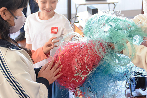 HELLY HANSENと協働し、KIDS OCEAN SCHOOLで、小学生向け講座を実施